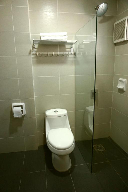 Koupelna v ubytování Yew Hotel