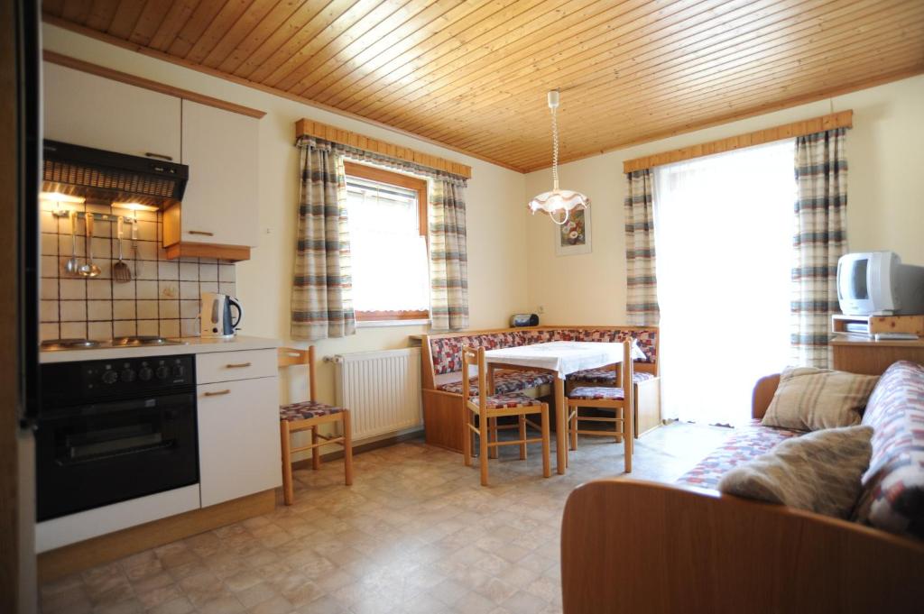 Kuchyň nebo kuchyňský kout v ubytování Ferienwohnung Plozner