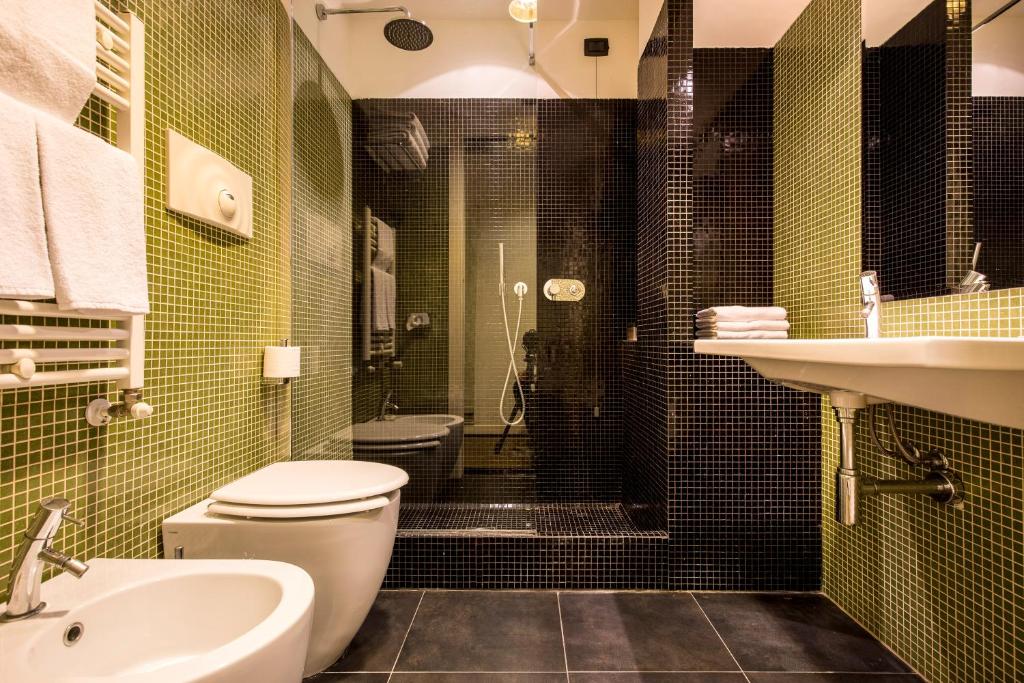 Koupelna v ubytování 43 Station Hotel