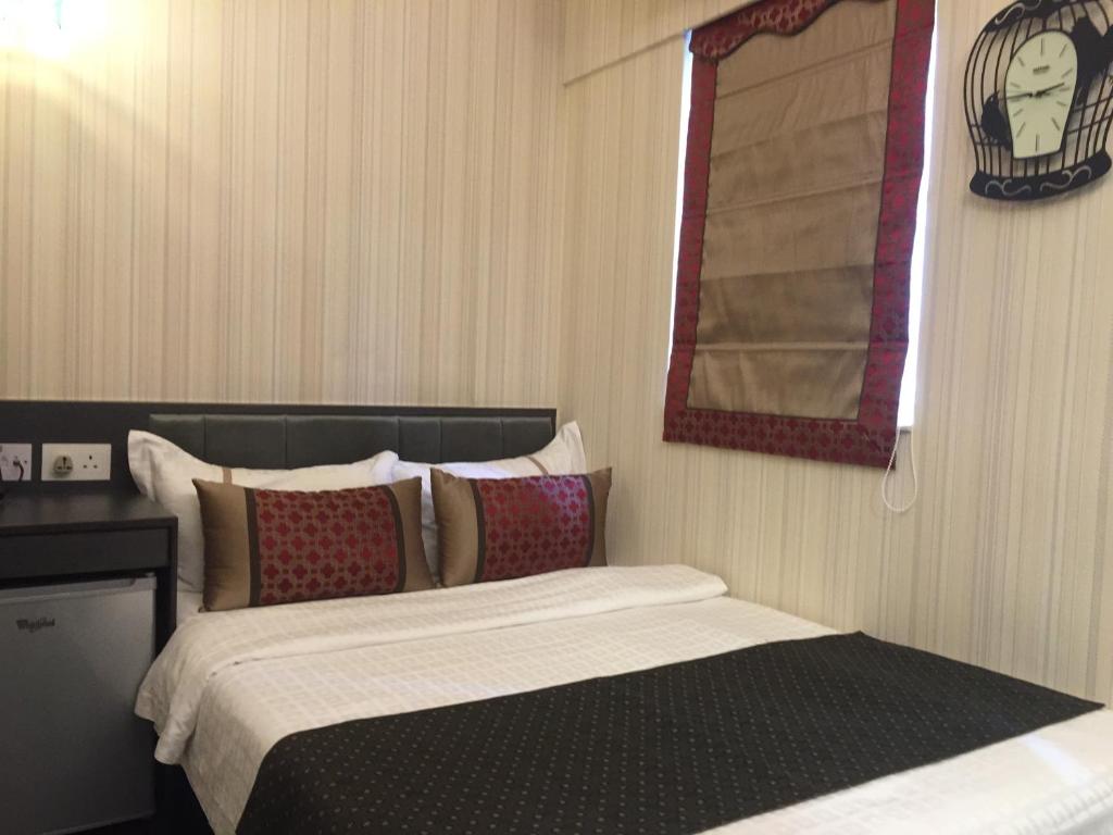 Postel nebo postele na pokoji v ubytování Seasons Hotel