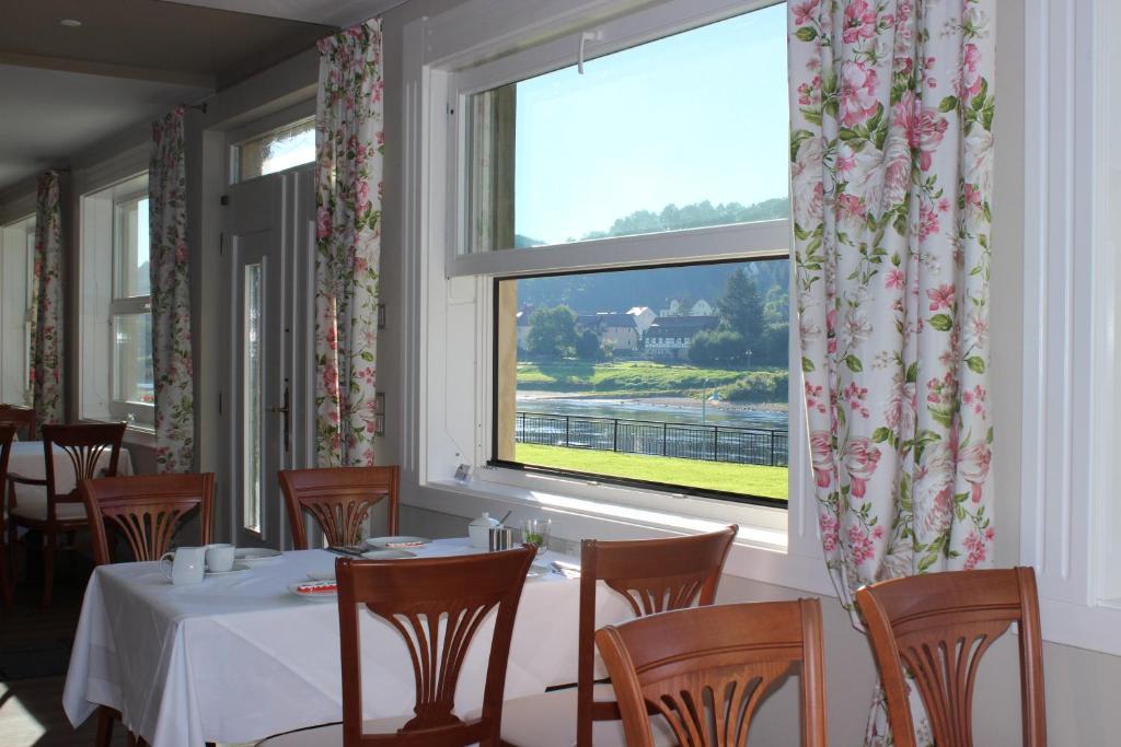 Restaurace v ubytování Dampfschiffhotel