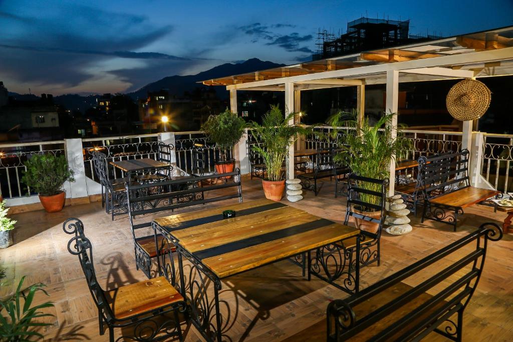 Restaurace v ubytování Hotel Himalayan Oasis