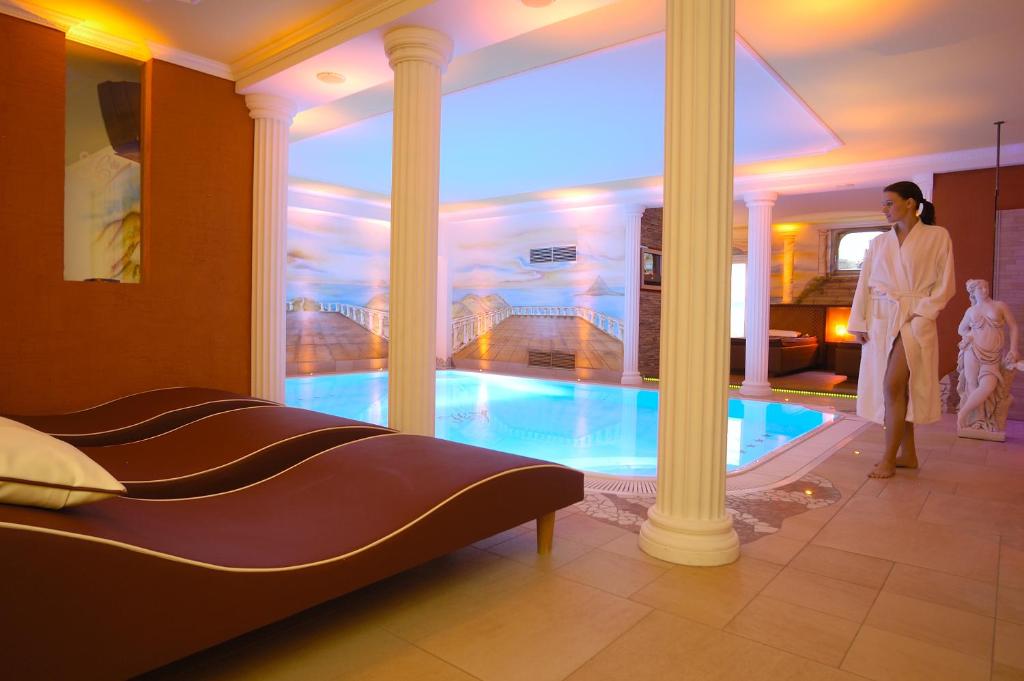 Bazén v ubytování Hotel Victoria nebo v jeho okolí