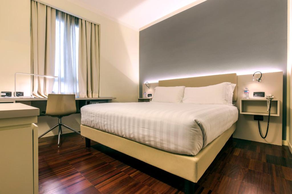 Postel nebo postele na pokoji v ubytování 43 Station Hotel