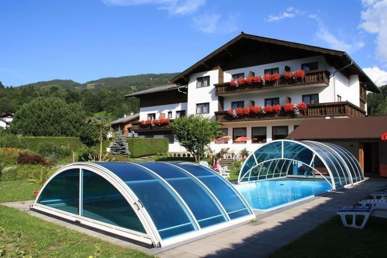 Bazén v ubytování Pension Tilly nebo v jeho okolí