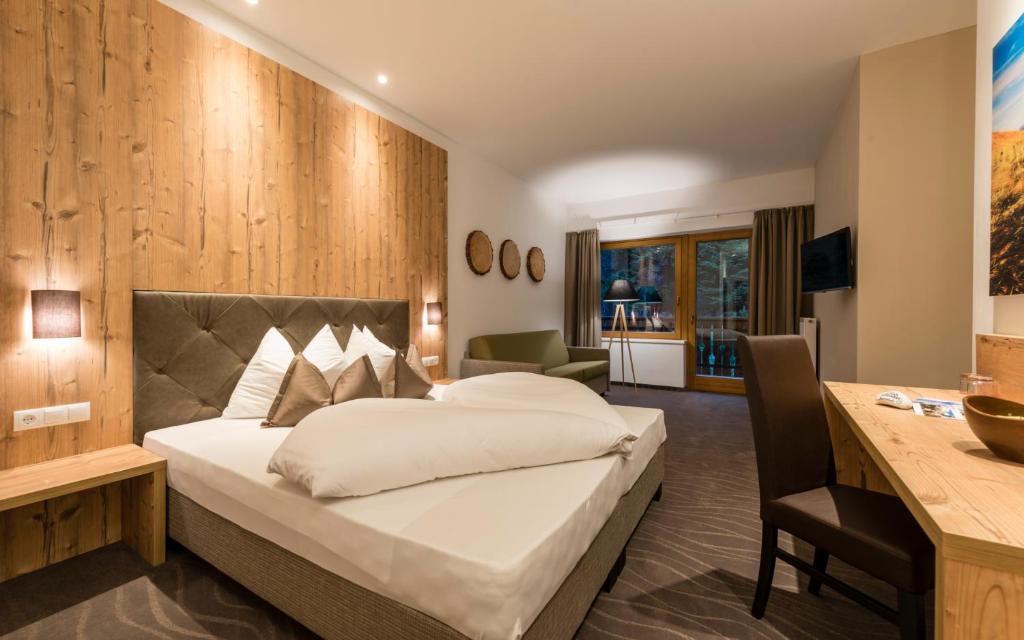Postel nebo postele na pokoji v ubytování Hotel Rosengarten