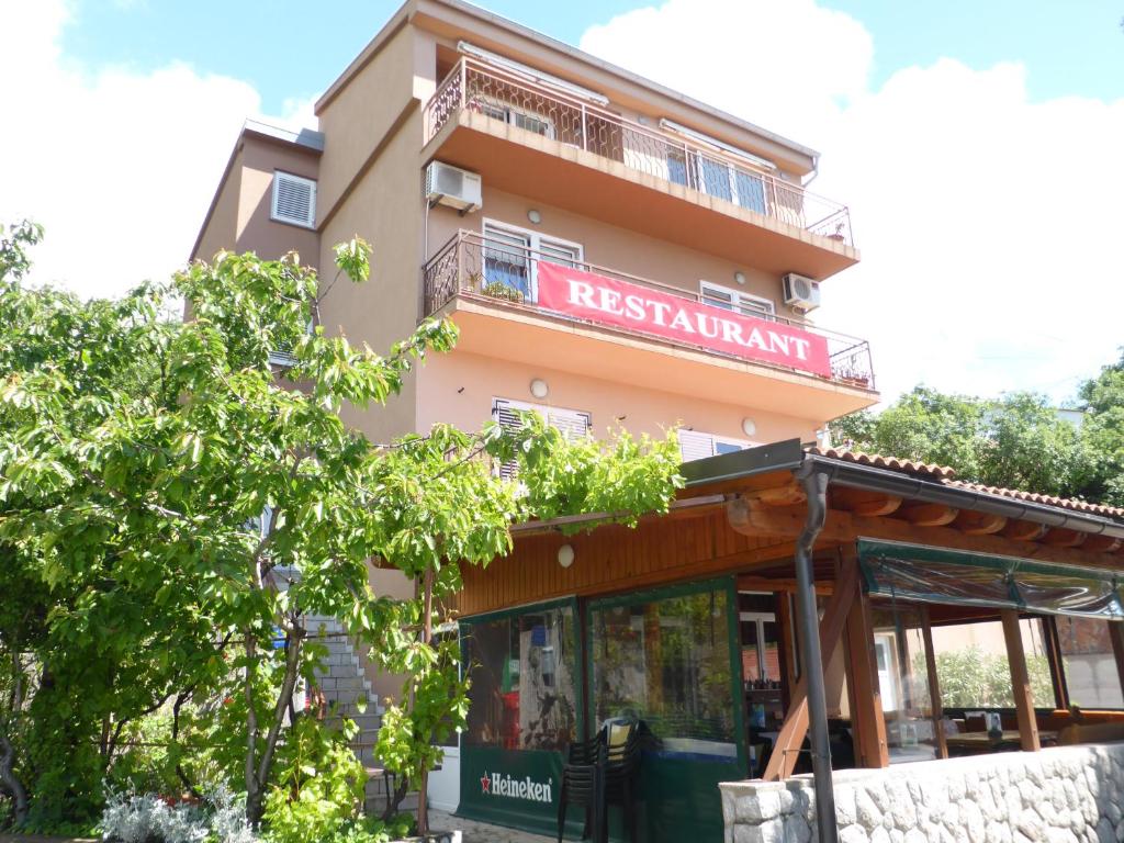 Budova, kde se apartmán nachází