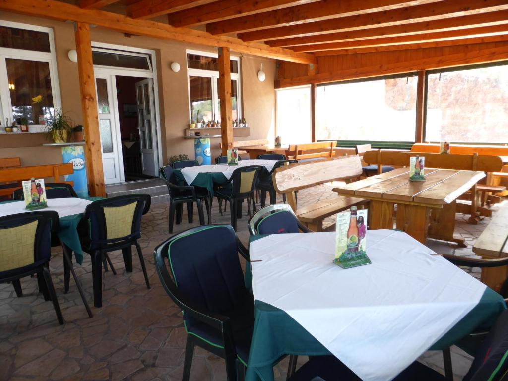 Restaurace v ubytování Apartments Adria