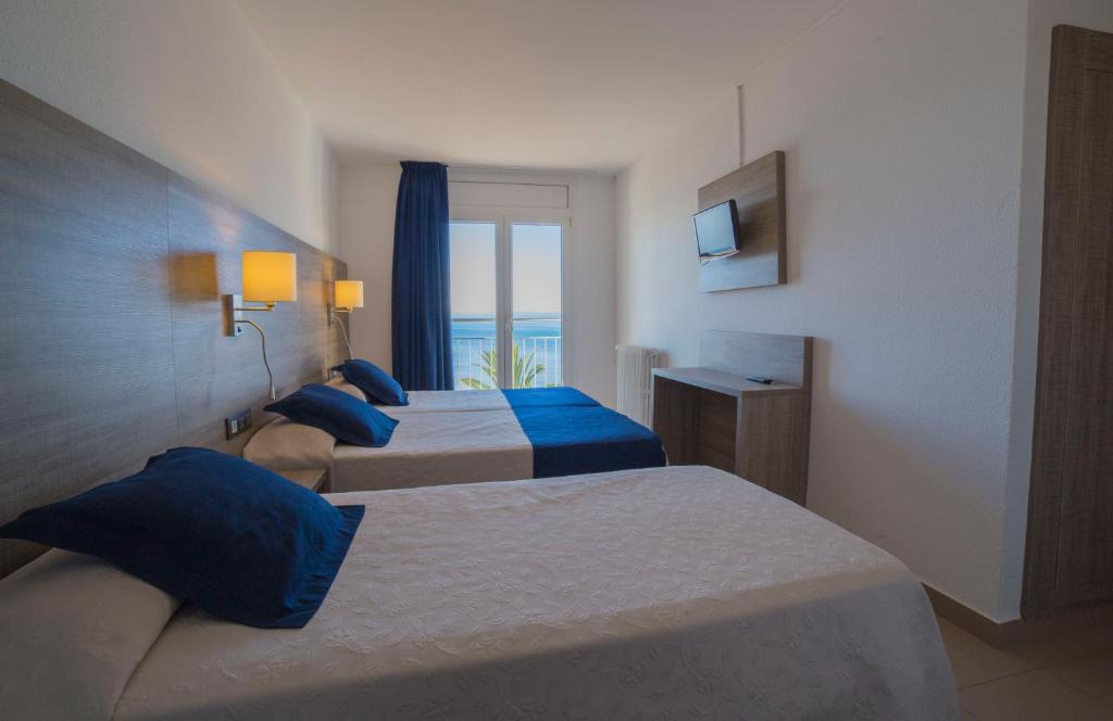 Hotel Risech - Triple Room With Sea View