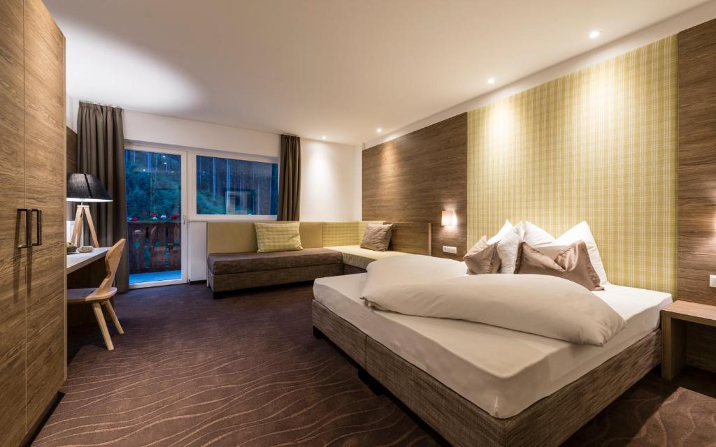 Postel nebo postele na pokoji v ubytování Hotel Rosengarten