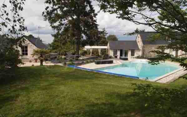 Piscina a Chambres d'Hôtes de la Boire Bavard o a prop