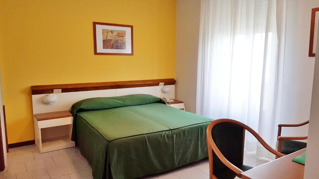Postel nebo postele na pokoji v ubytování Hotel Italie et Suisse