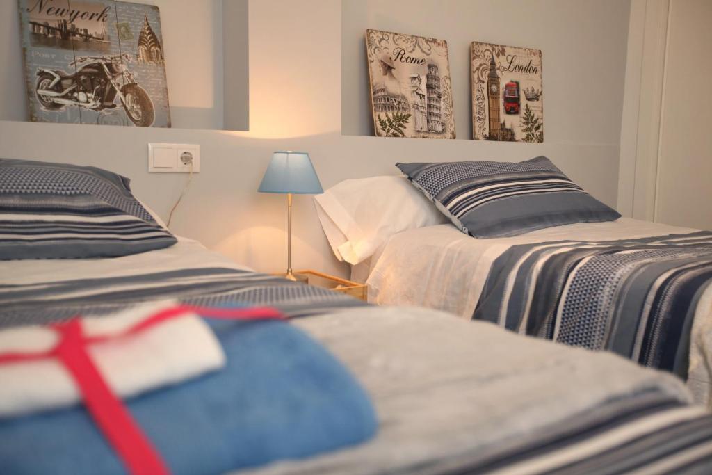 A bed or beds in a room at Noches de ensueño