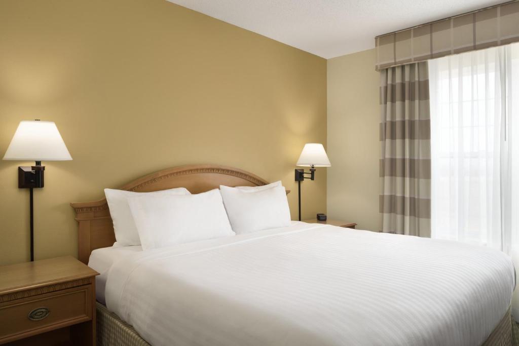 Country Inn & Suites by Radisson, Grinnell, IA - Suite King Con 1 Camera Da Letto E Divano Letto