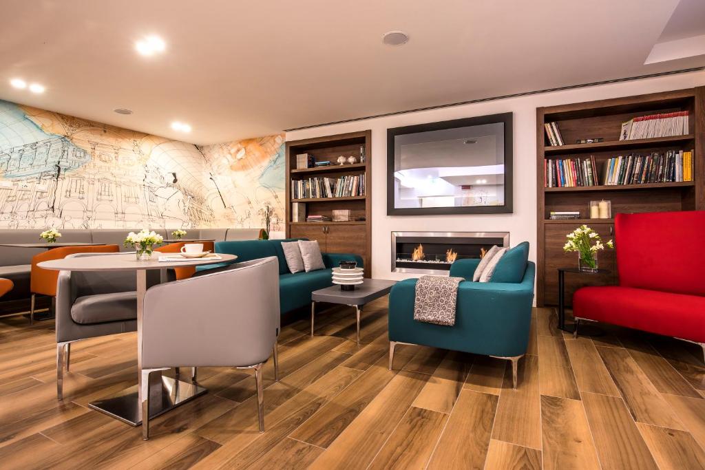 Posezení v ubytování 43 Station Hotel