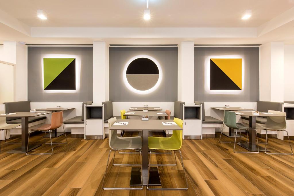 Posezení v ubytování 43 Station Hotel