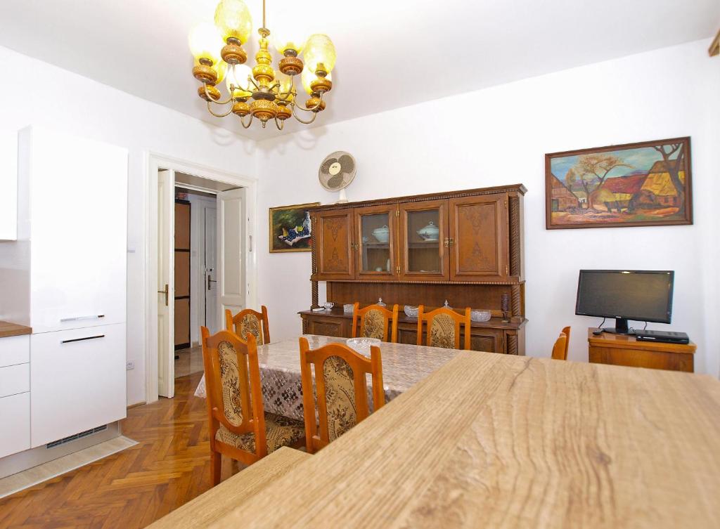 Telewizja i/lub zestaw kina domowego w obiekcie Apartments Paulina 1347