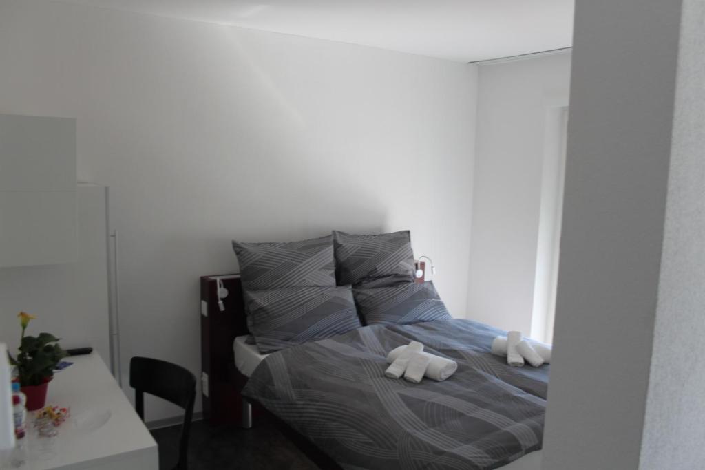 Postel nebo postele na pokoji v ubytování Albergo Porta Verzasca