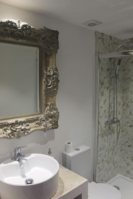 A bathroom at Magnifico apartamento en las dunas de corralejo