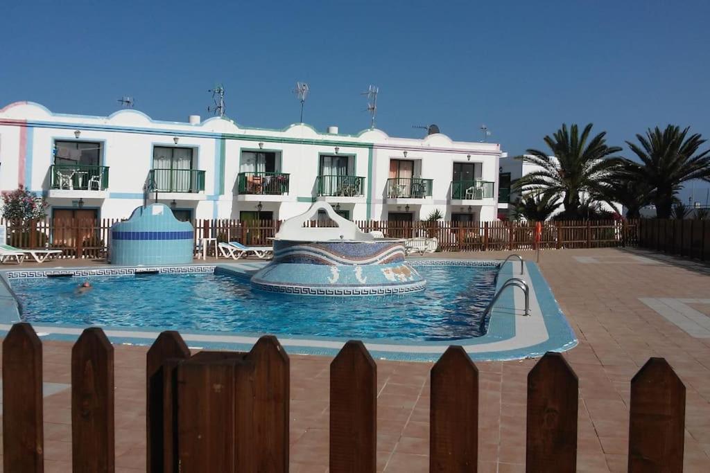 The swimming pool at or close to Magnifico apartamento en las dunas de corralejo