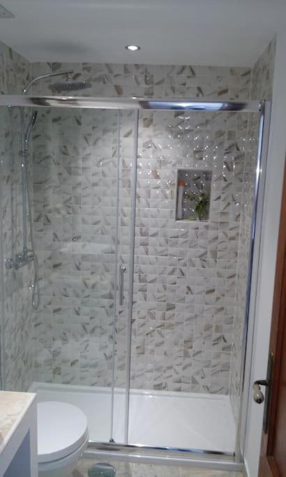 A bathroom at Magnifico apartamento en las dunas de corralejo