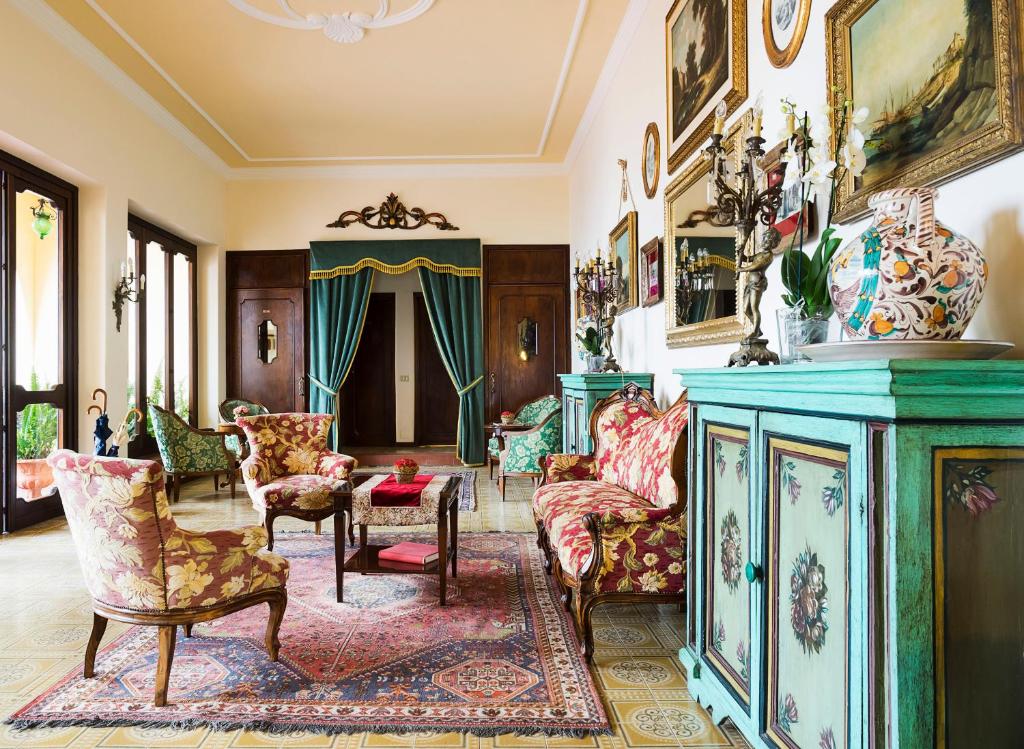 a living room with chairs and a couch at Hotel Sirius in Taormina
