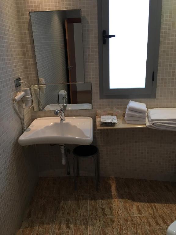 Koupelna v ubytování Hotel Torre Monreal