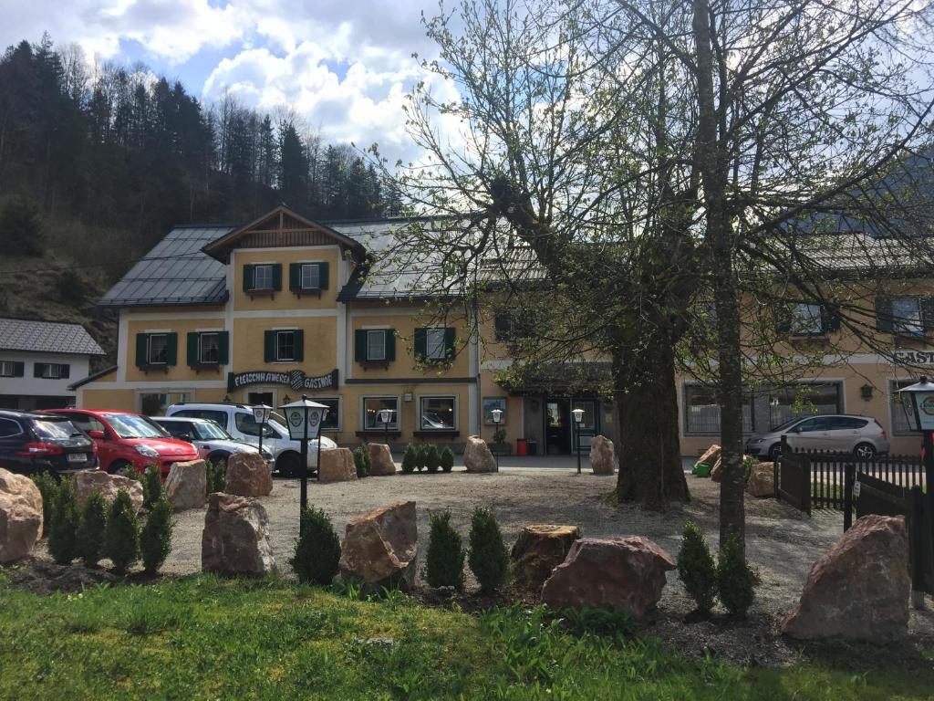Budova, kde se penzion – hostinec nachází