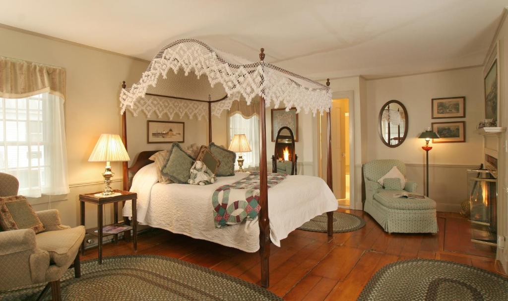 Rabbit Hill Inn - Superior Queen Room