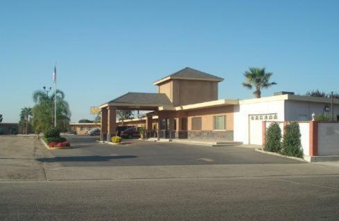 an empty parking lot in front of a building at Village Inn in Tulare