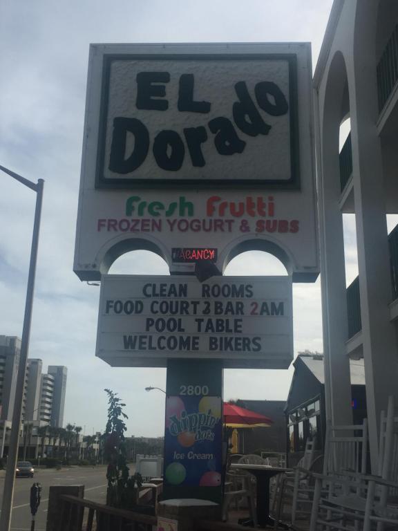 una señal para un patio de comidas con un restaurante en El Dorado, en Myrtle Beach