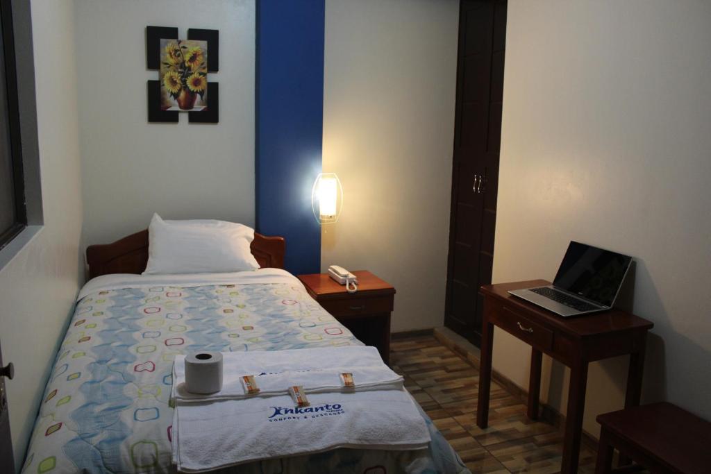 Postel nebo postele na pokoji v ubytování Hostal Inkanto Taruma