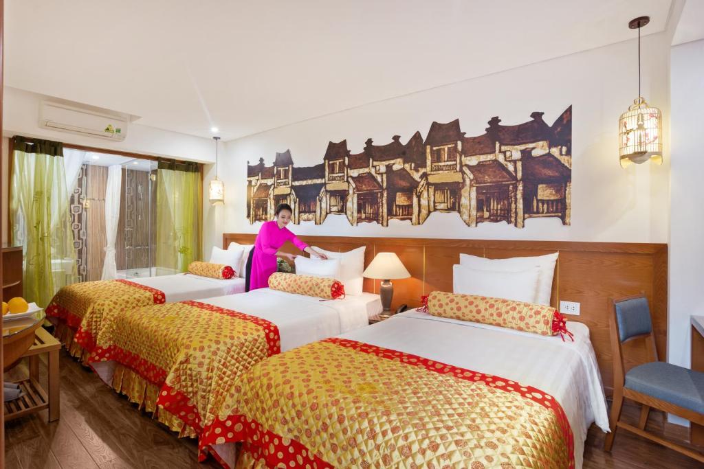 Postel nebo postele na pokoji v ubytování Hanoi Golden Holiday Hotel