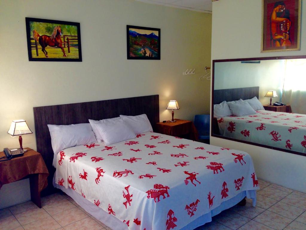Postel nebo postele na pokoji v ubytování Hotel MundialCity