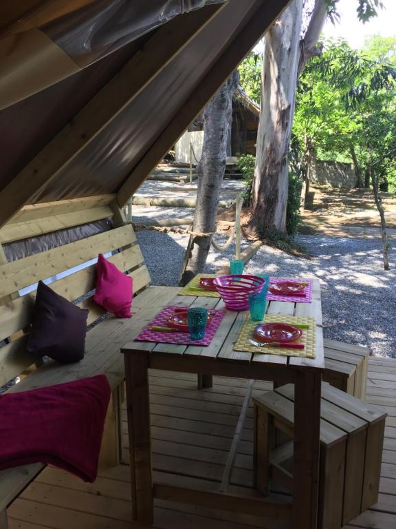 Camping les Orangers - Deluxe Tent (4 Persons)