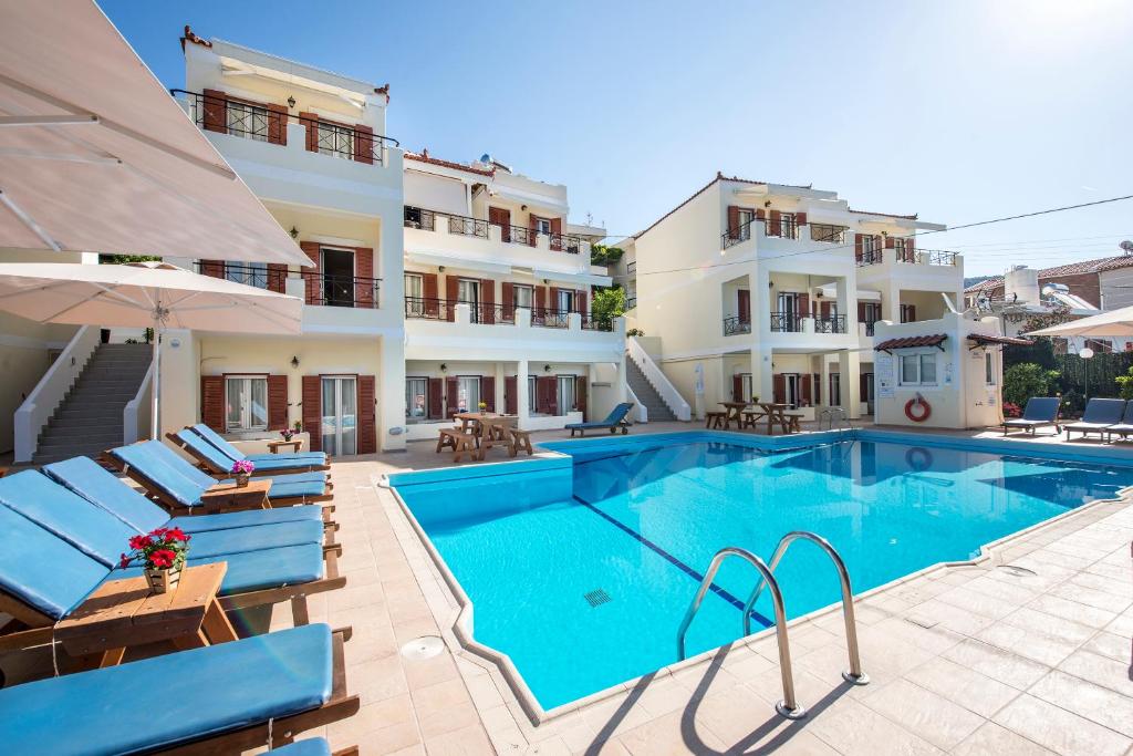 Bazén v ubytování Kostis Villas nebo v jeho okolí