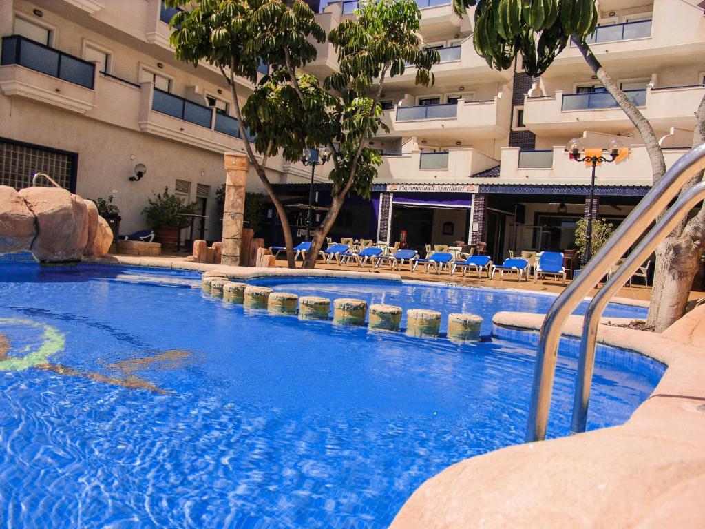 a swimming pool in a hotel with a resort at Apartamento MANDARÍN Playamarina II in Playas de Orihuela