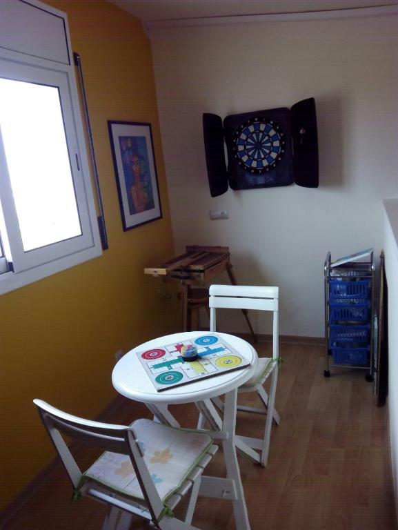 Televízia a/alebo spoločenská miestnosť v ubytovaní INNOUTHOME Villa 11 de Setembre 9