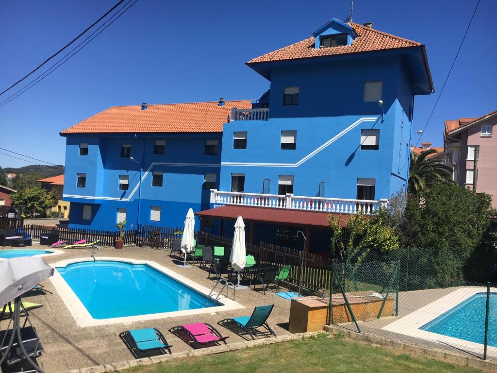 Bazén v ubytování Hotel Azcona nebo v jeho okolí