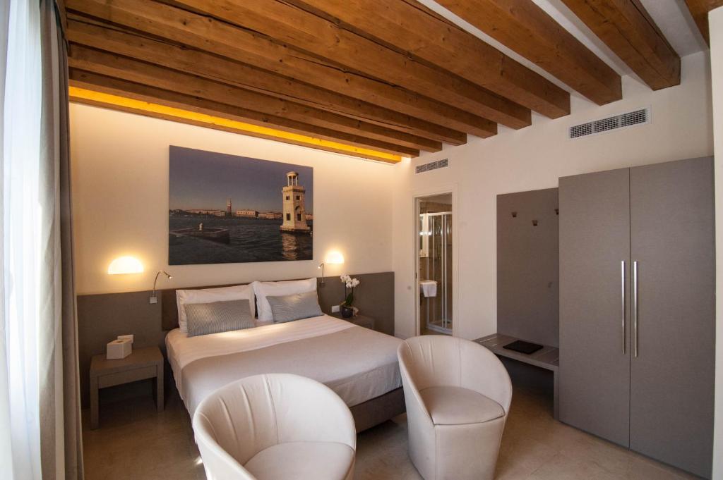 Postel nebo postele na pokoji v ubytování Leone Hotel