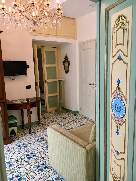 Telewizja i/lub zestaw kina domowego w obiekcie Old Taverna Sorrentina
