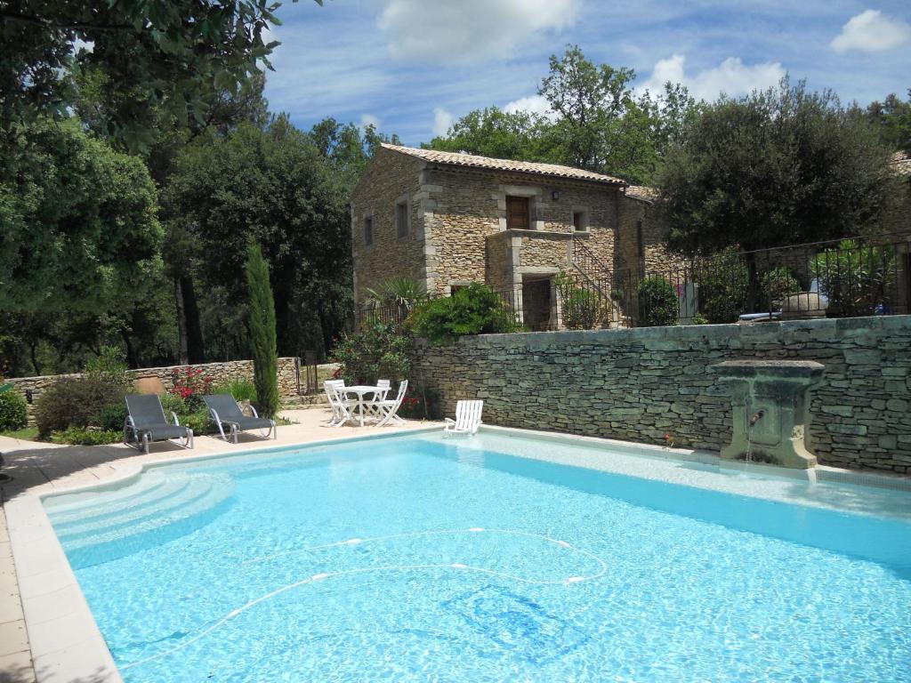 Πισίνα στο ή κοντά στο Le Mas de la Pinède