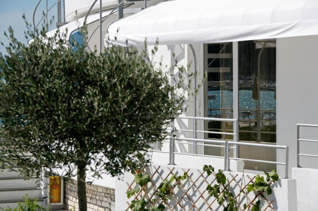 Zgradba, v kateri se nahaja hotel