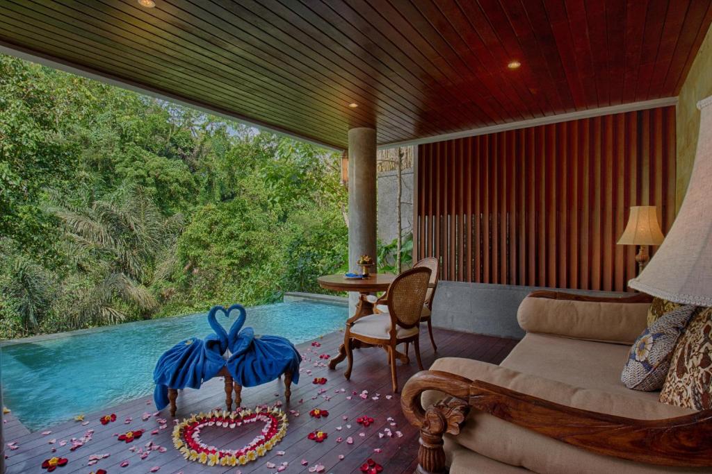 Bazén v ubytování Natya Resort Ubud nebo v jeho okolí