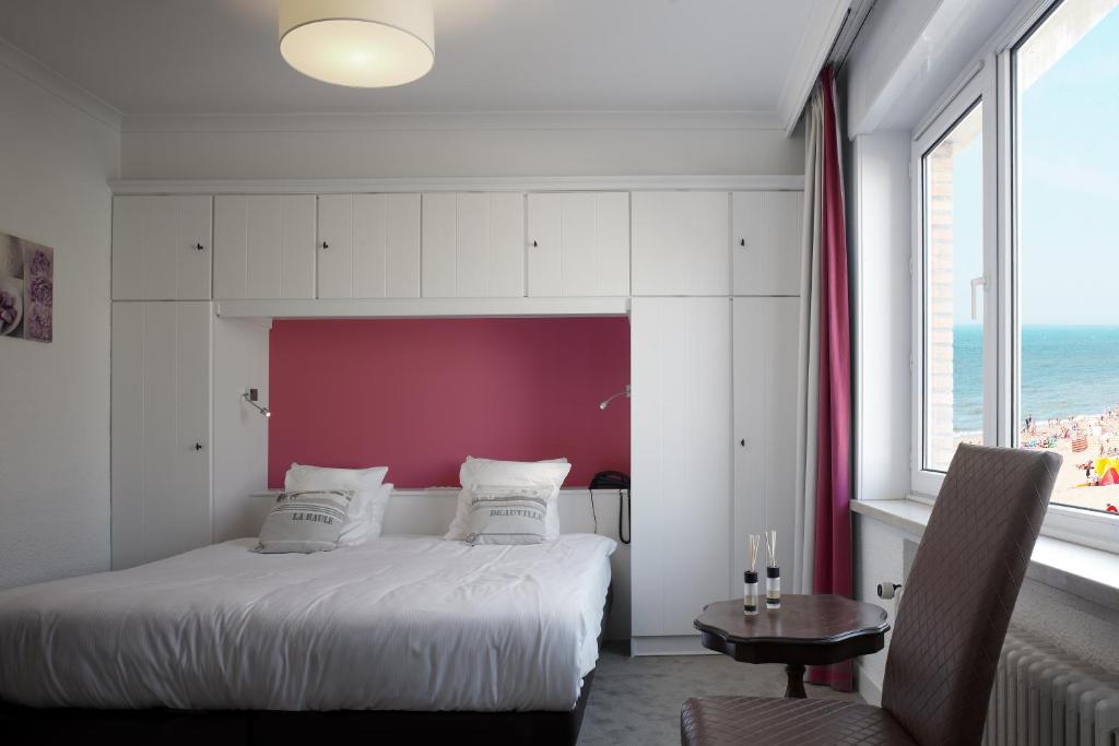 Postel nebo postele na pokoji v ubytování Beach Hotel
