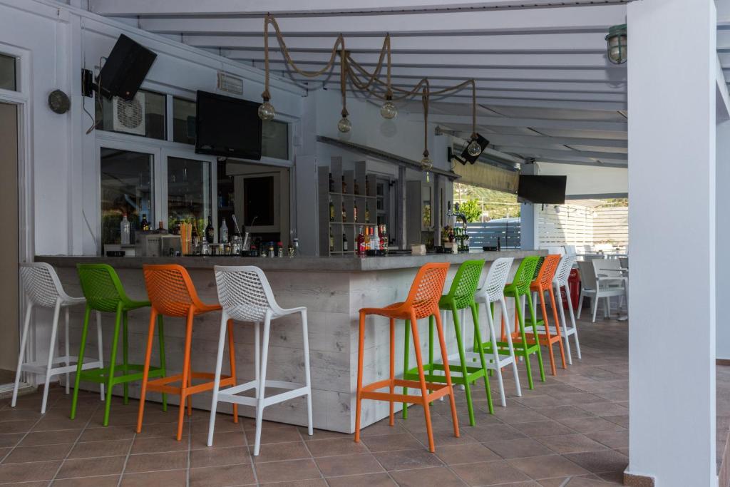 TV a/nebo společenská místnost v ubytování Evelin Hotel