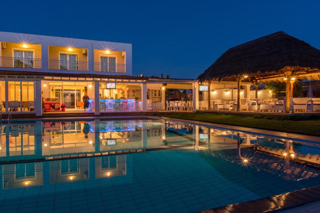 Bazén v ubytování Evelin Hotel nebo v jeho okolí