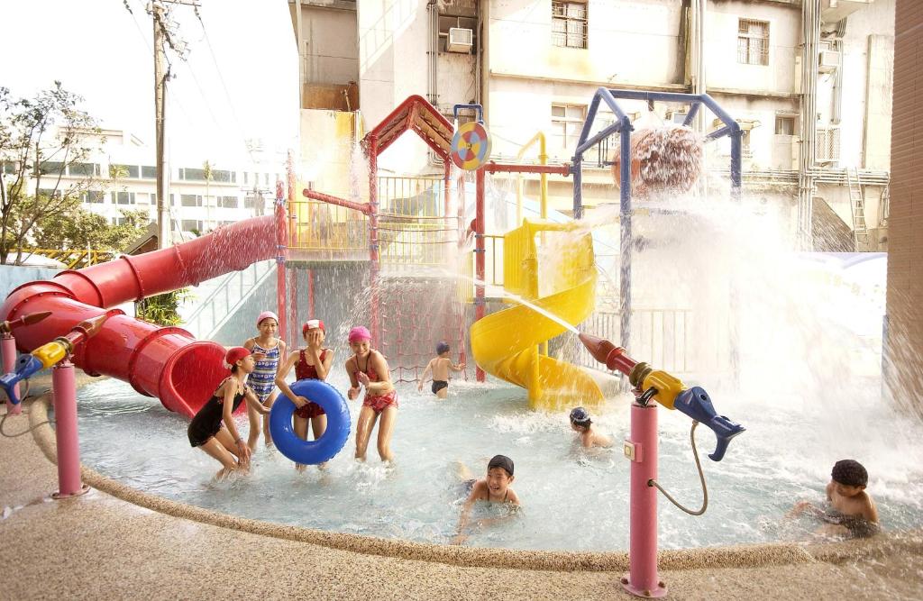 Bazén v ubytování Chuang-Tang Spring SPA Hotel - Deyang nebo v jeho okolí