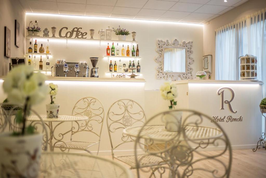Lounge nebo bar v ubytování Hotel Ronchi