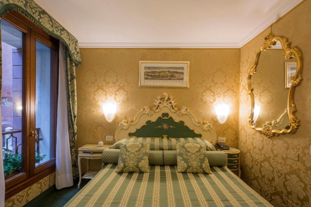 Postel nebo postele na pokoji v ubytování Hotel Becher